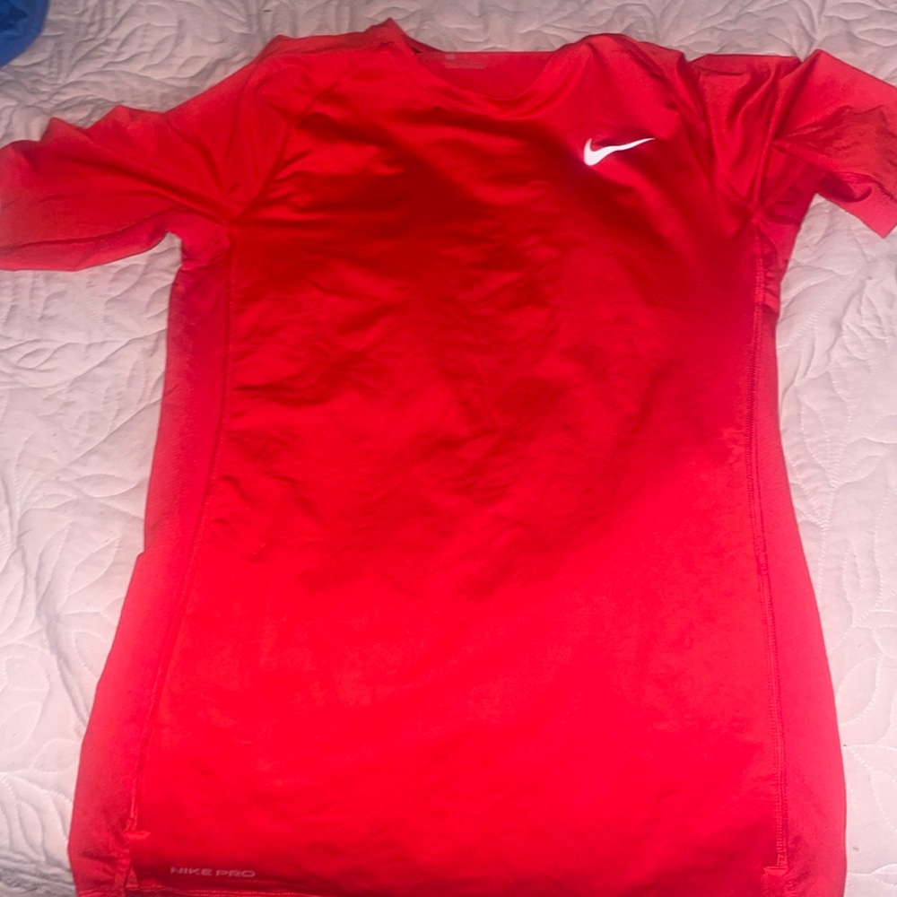 red men's medium short sleeve shirt Nike